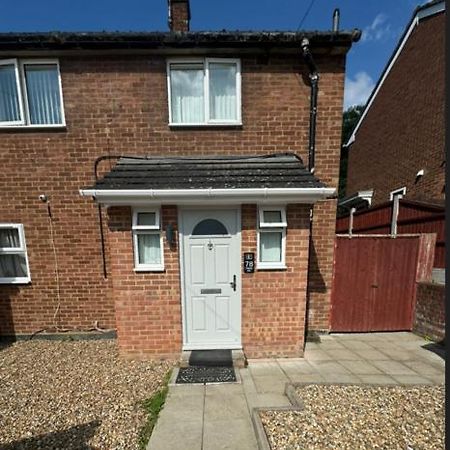 Charming 3-Bedroom Retreat With Modern Comforts South Ockendon Exteriör bild