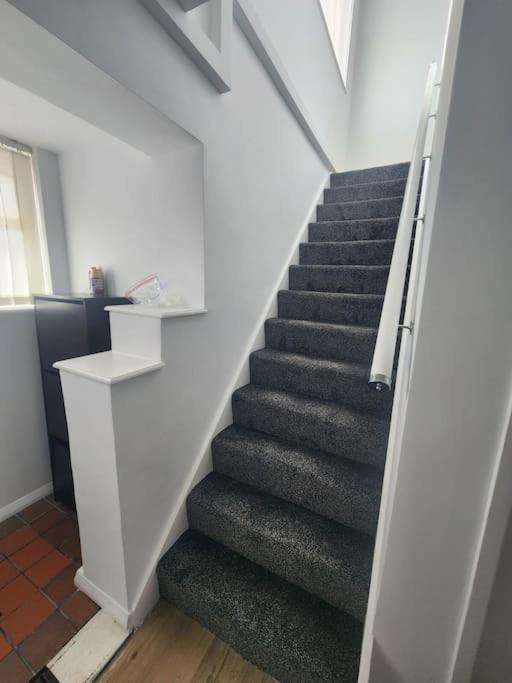Charming 3-Bedroom Retreat With Modern Comforts South Ockendon Exteriör bild