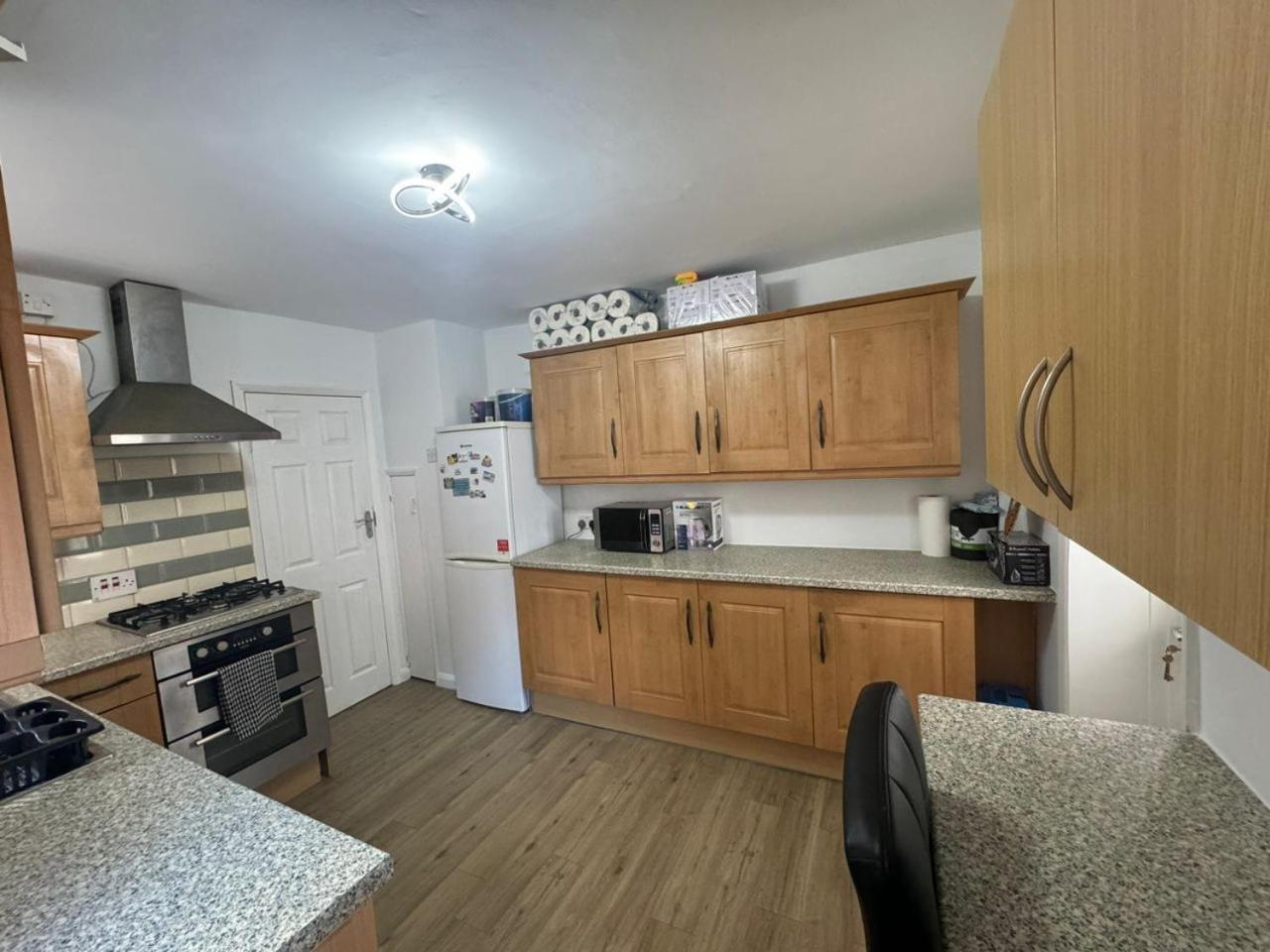 Charming 3-Bedroom Retreat With Modern Comforts South Ockendon Exteriör bild