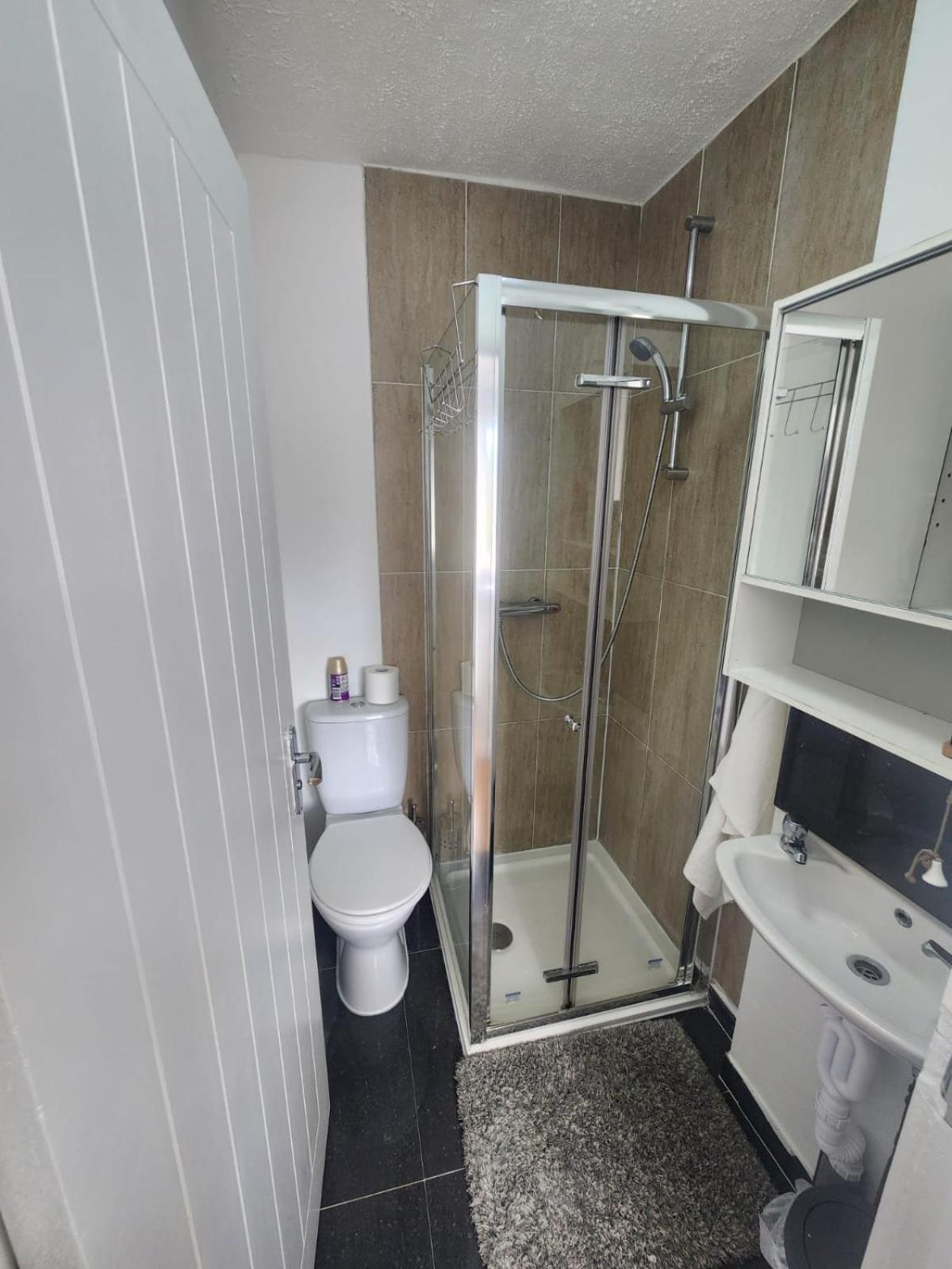 Charming 3-Bedroom Retreat With Modern Comforts South Ockendon Exteriör bild