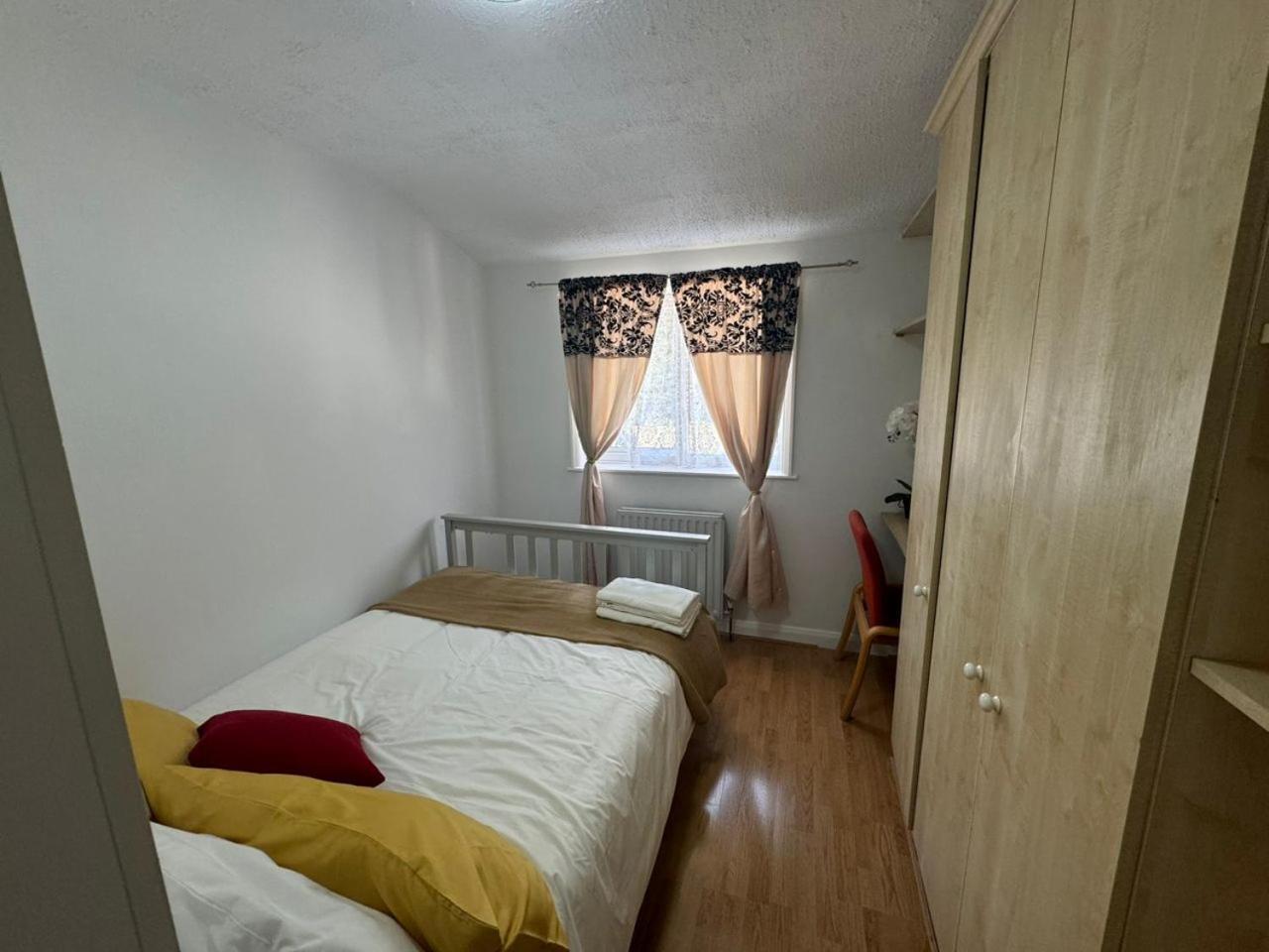 Charming 3-Bedroom Retreat With Modern Comforts South Ockendon Exteriör bild